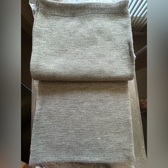 Calvin Klein Grey Scarf - Picture 2 of 2